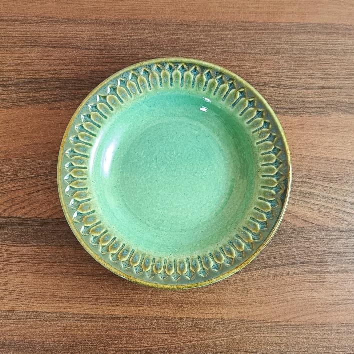 Glossy Finish Ceramic Serving Plates For Kitchen - DM1005