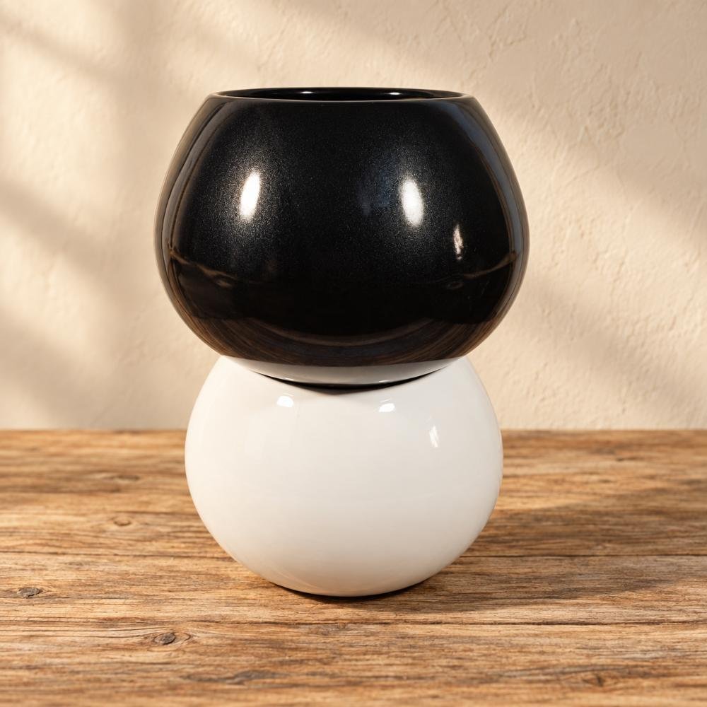 aap-061-medium-smooth-white-round-ceramic-pot-ai-lifestyle-01 Medium Smooth White Round Ceramic Pot - Image 1